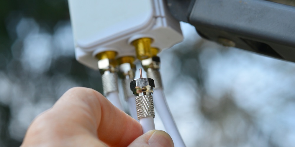 Phased Array Antenna Connectors: High-Frequency Packaging & Phase Control